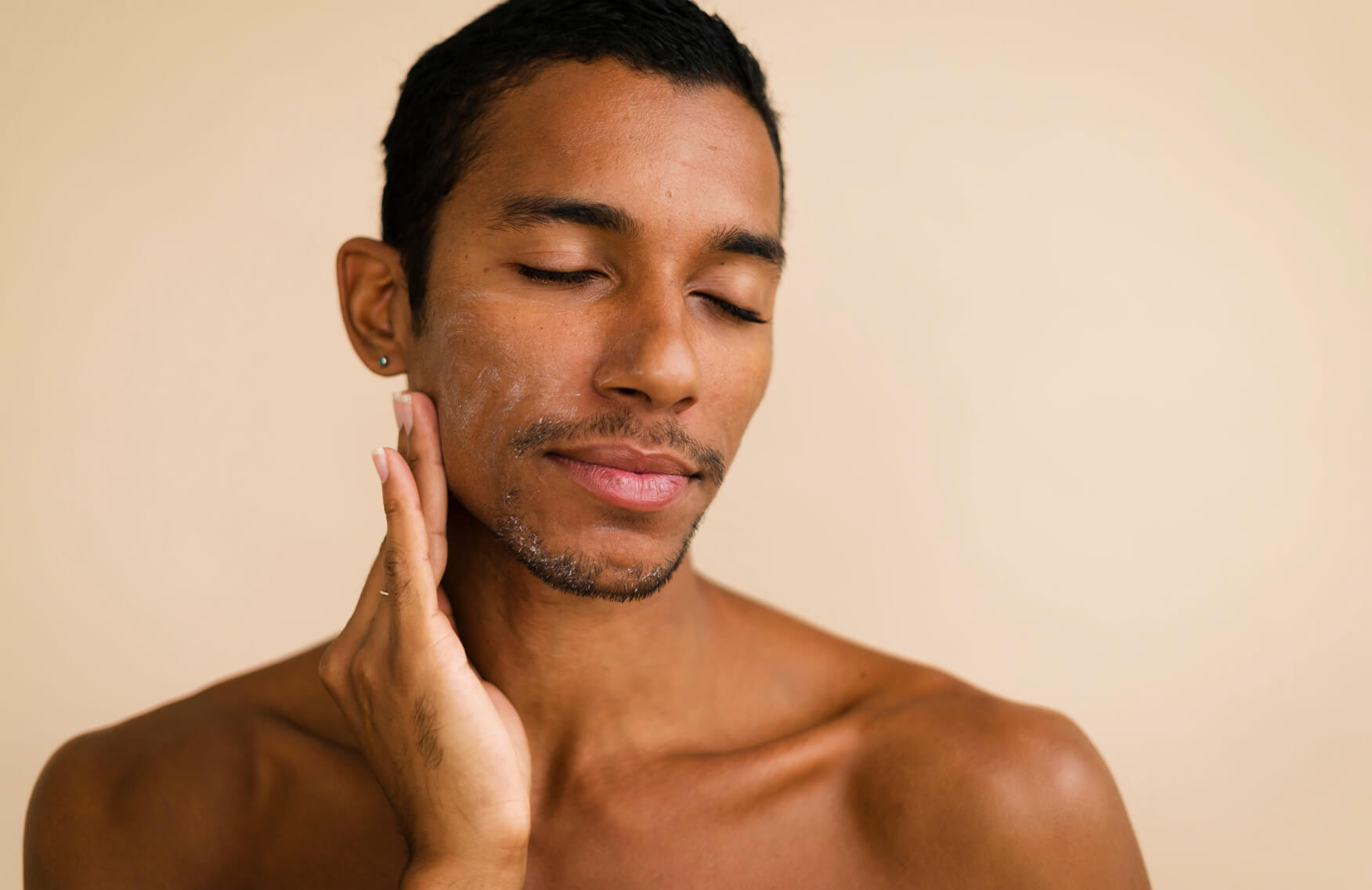 What are the benefits of retinoids, exactly? The basics you need to know before taking the retinal plunge