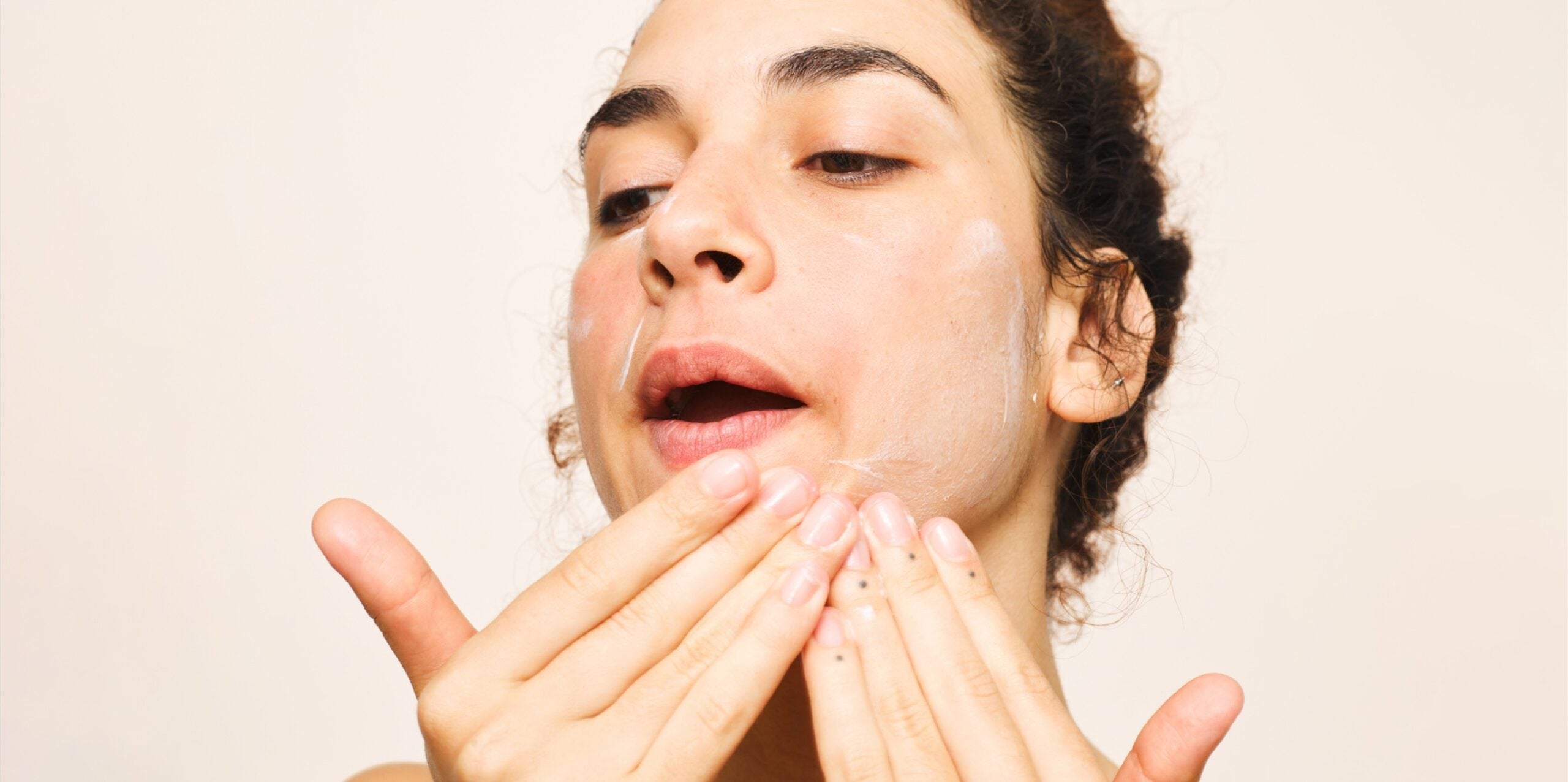 Breakout prone? Bookmark this easy list of do's and don'ts to get rid of acne fast