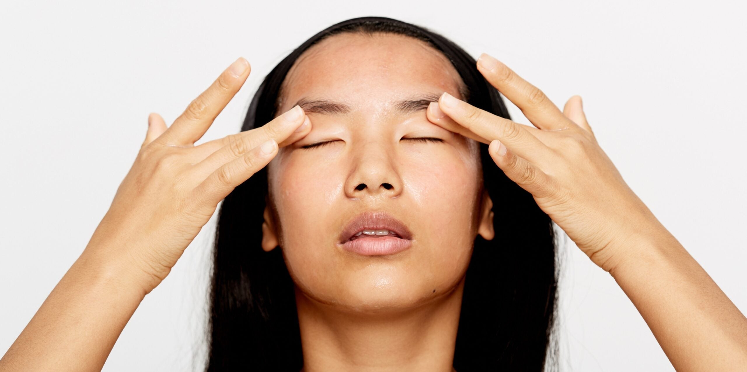 Are you missing out by not moisturizing your eyelids? Find out with this basic guide to the oft-forgotten body part